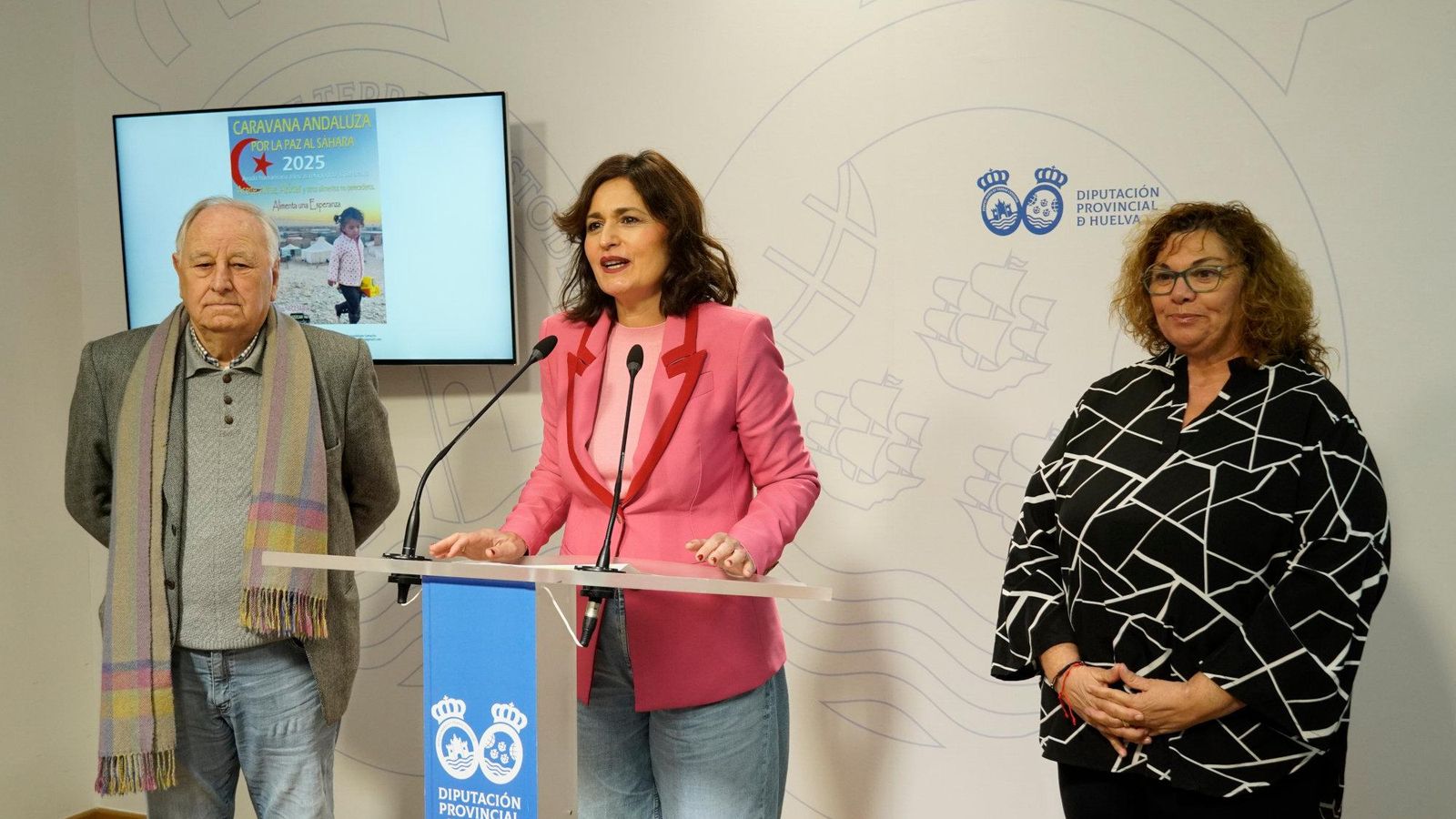 Carmen Díaz junto a Luis Cruz y Guadalupe Camacho en la presentación del proyecto.