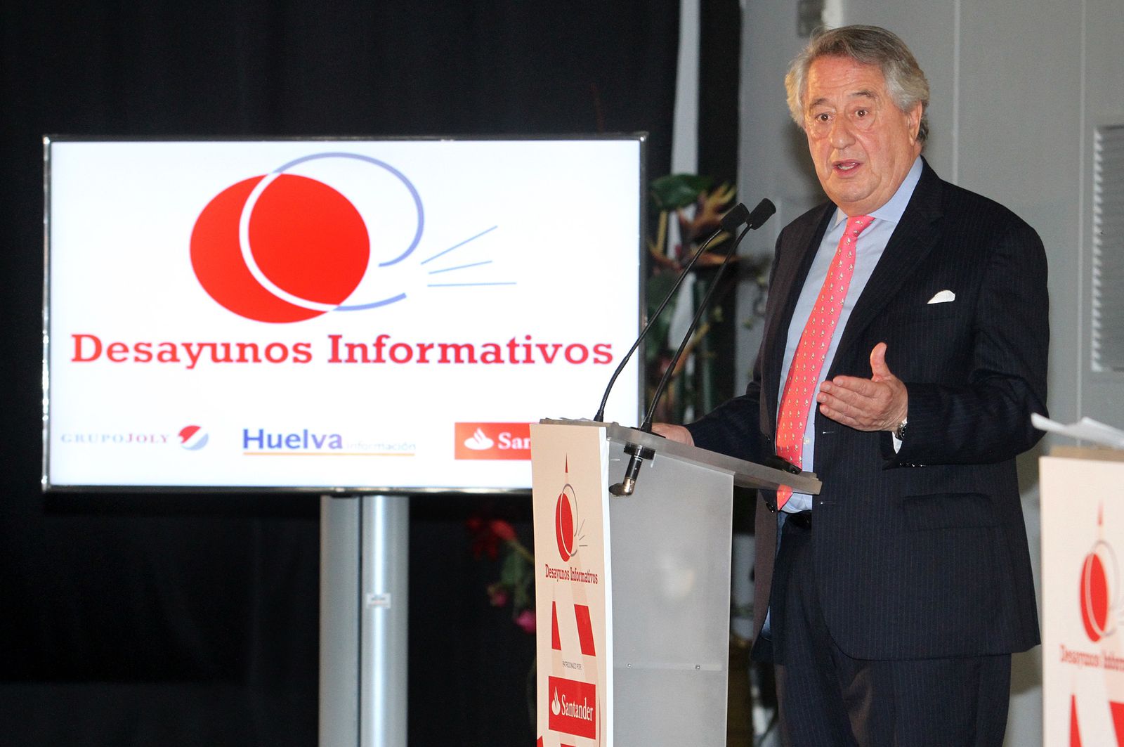 Imágenes del Desayuno Informativo del Grupo Joly con Javier Targhetta