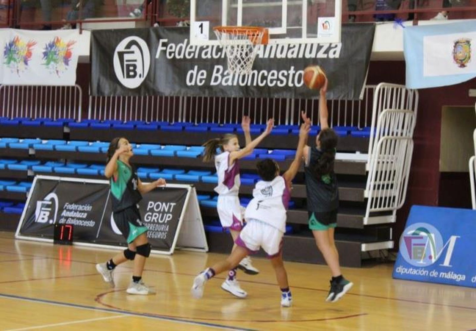 Partido de minibásket.