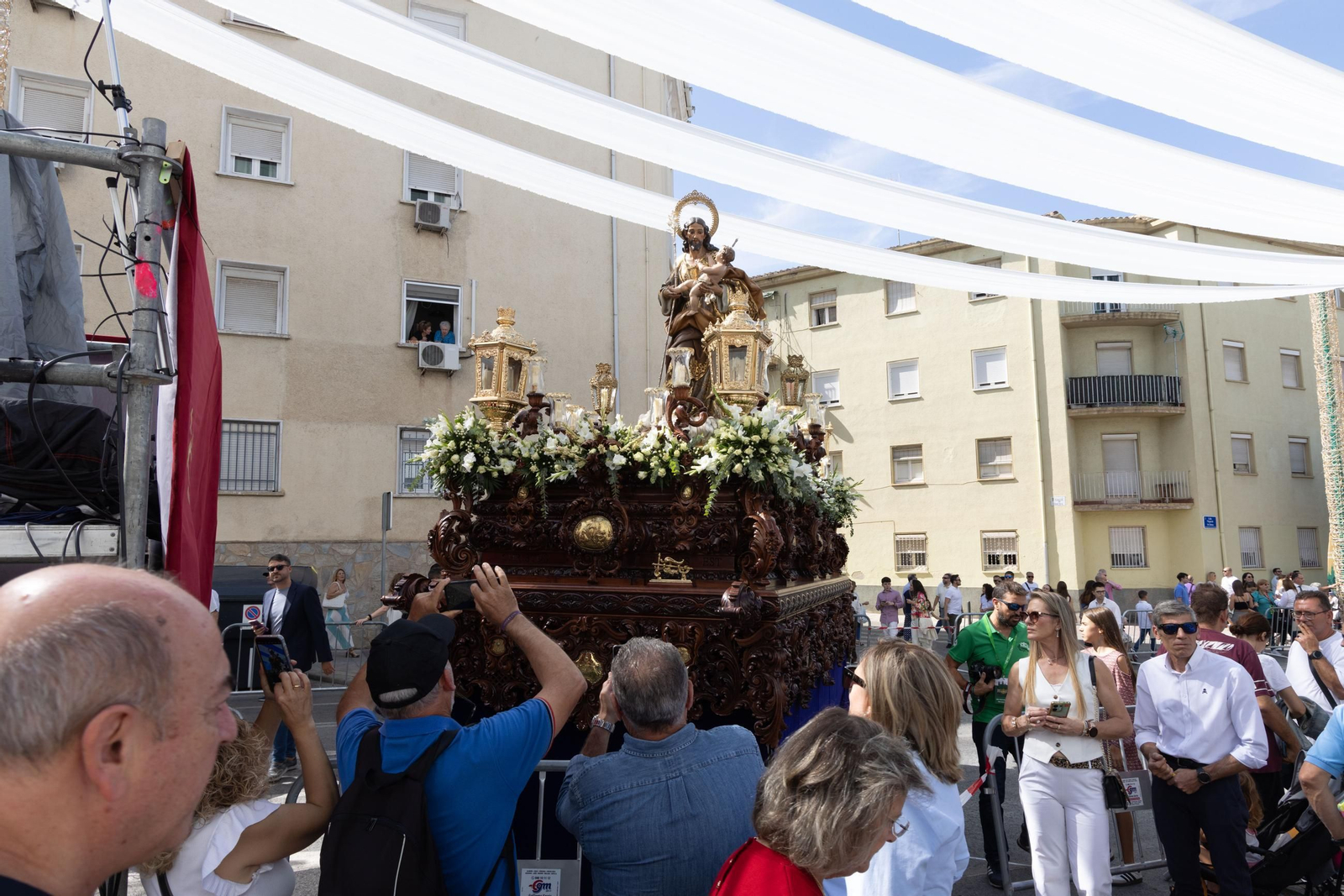Un Jaén repleto de fieles acompañan los traslados de las veinte imágenes de la Magna (II)