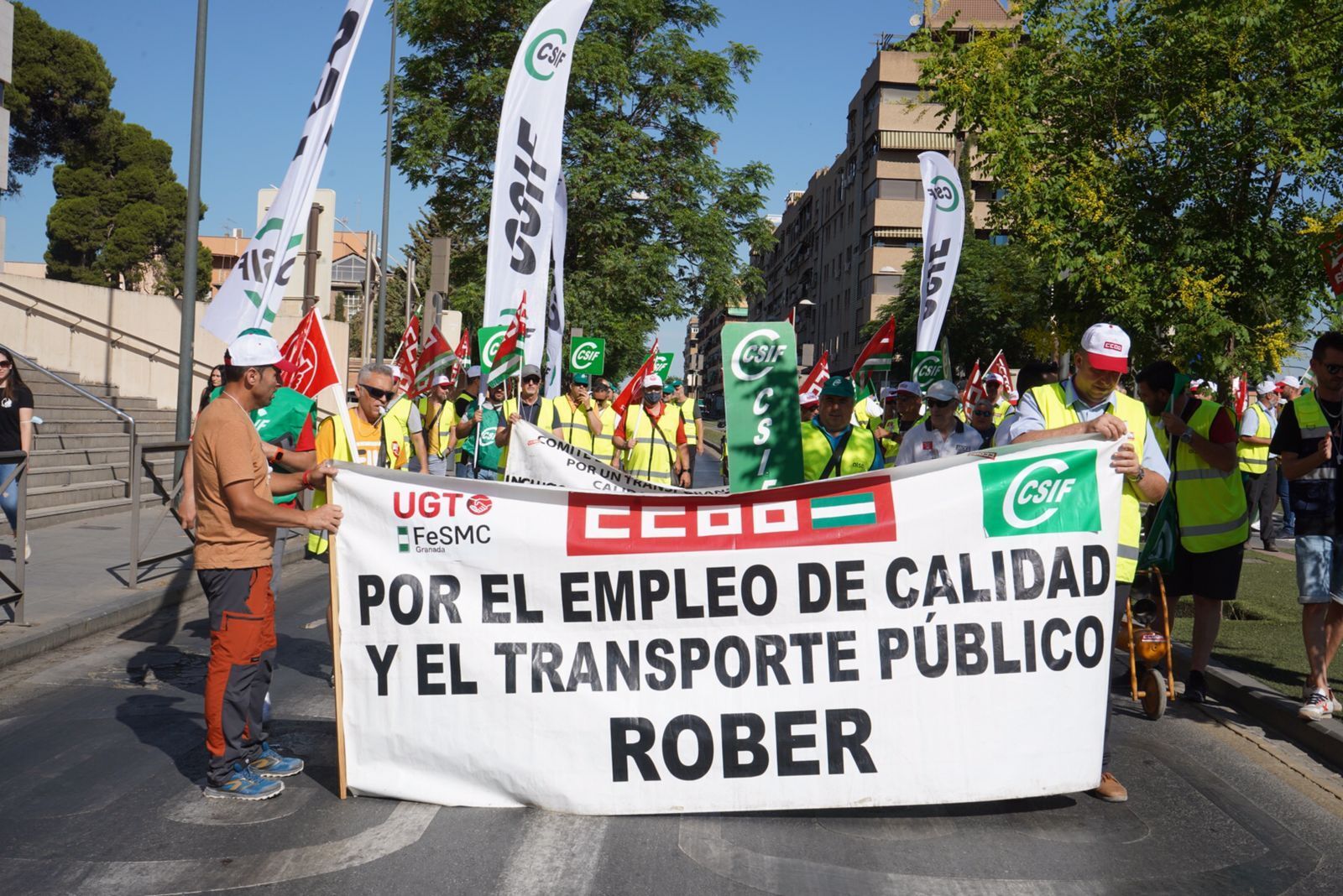 Fotos: así transcurre la manifestación y la huelga de autobuses urbanos de Granada
