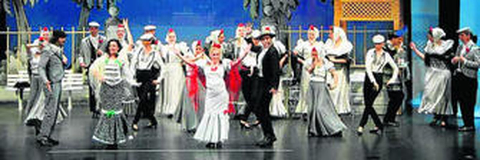 Una zarzuela hecha por almerienses levanta al patio de butacas del Auditorio