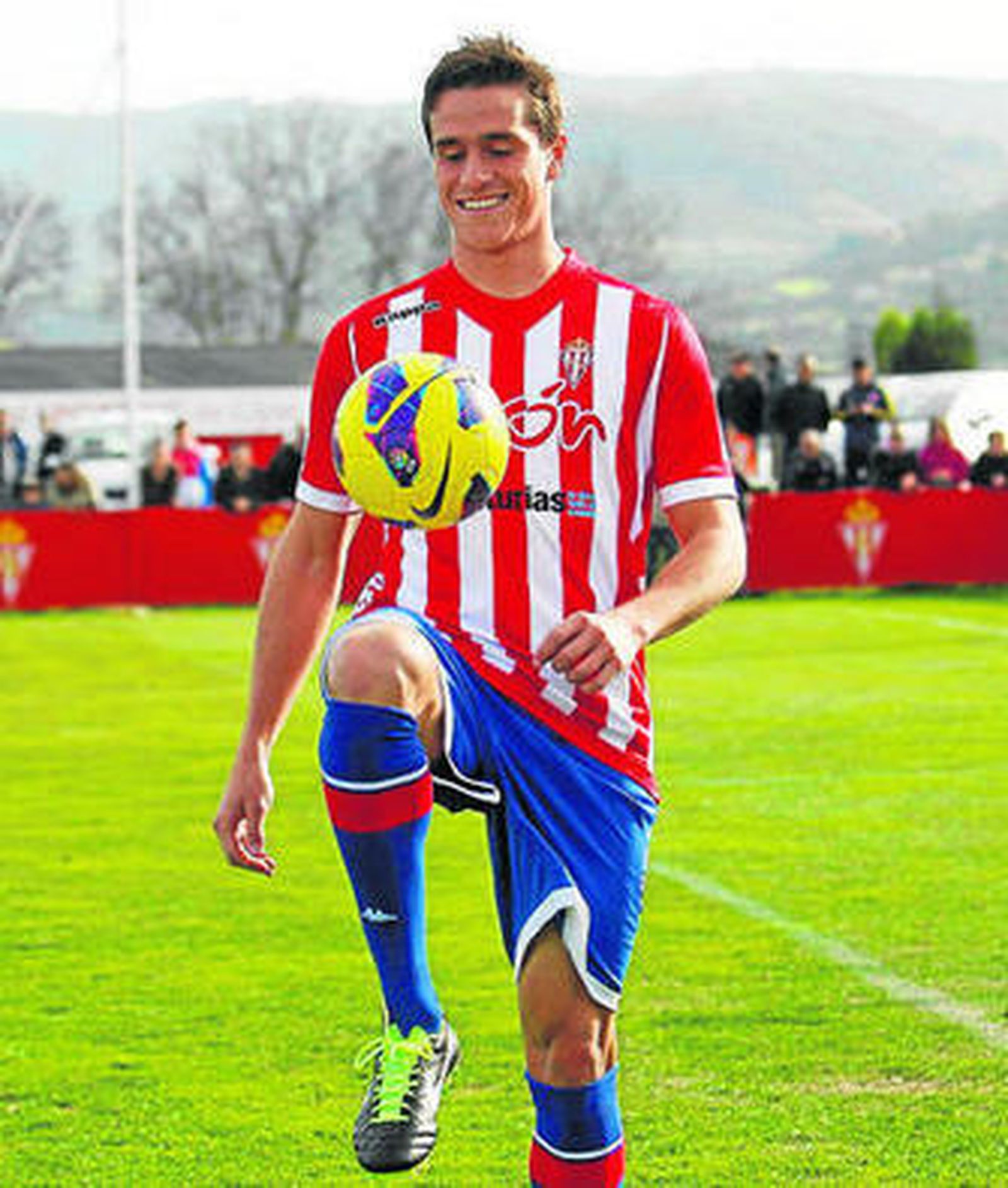 Bernardo, ayer vestido ya como nuevo jugador del Sporting.