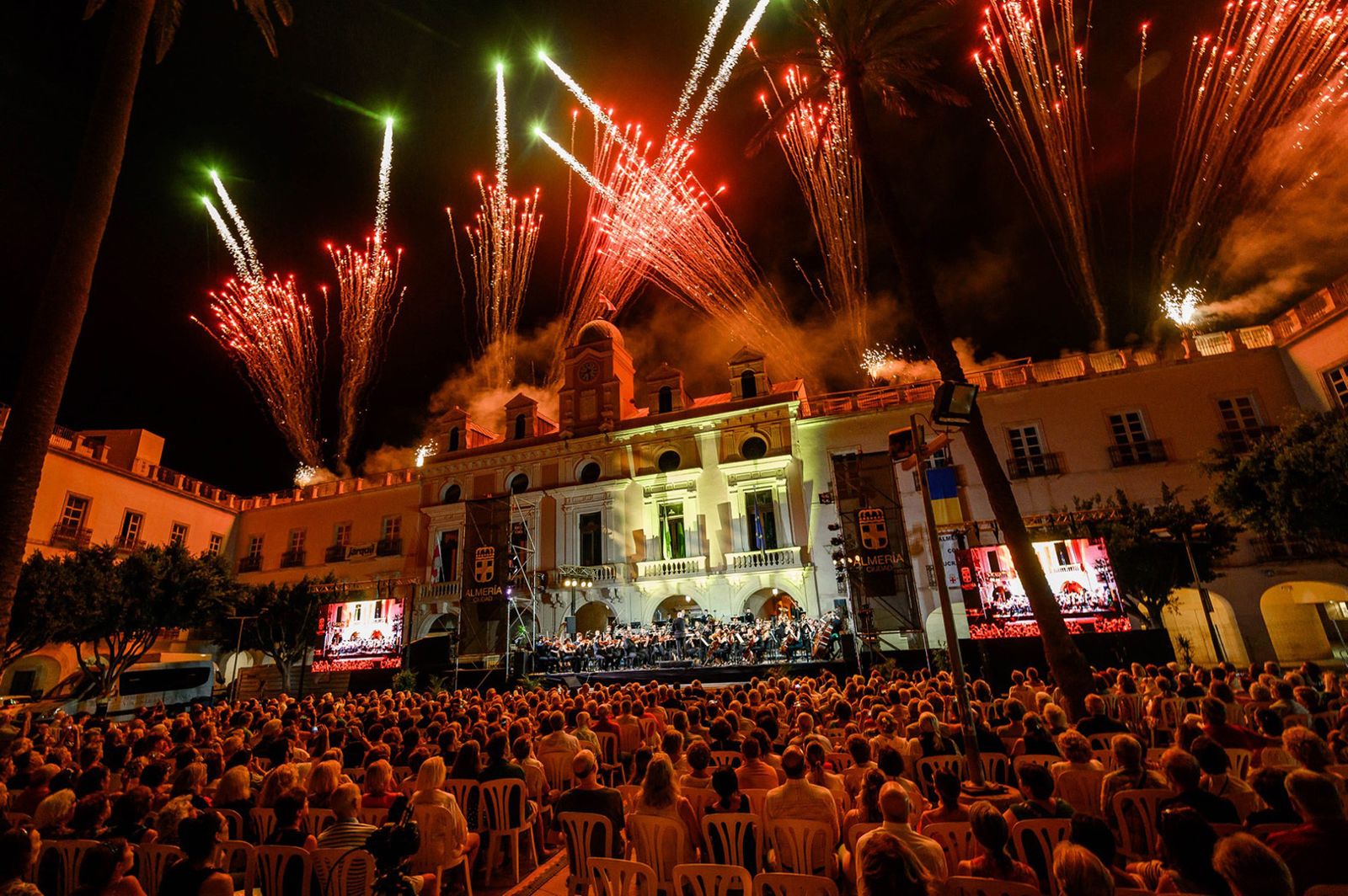 La OCAL durante un concierto celebrado en la Plaza Vieja de Almería.
