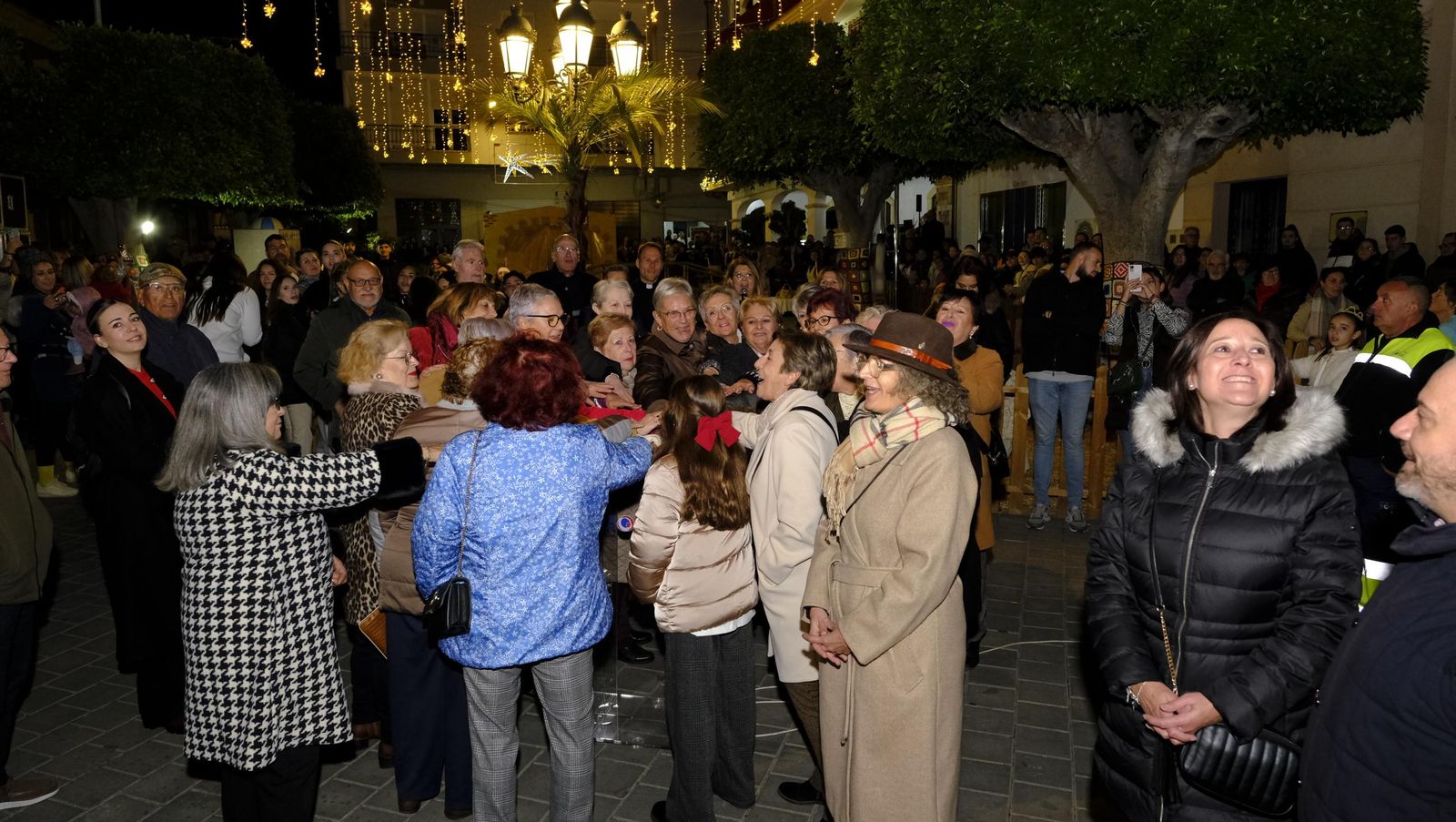 El Belén viviente de Gádor abarrota de público la plaza del pueblo, en imágenes