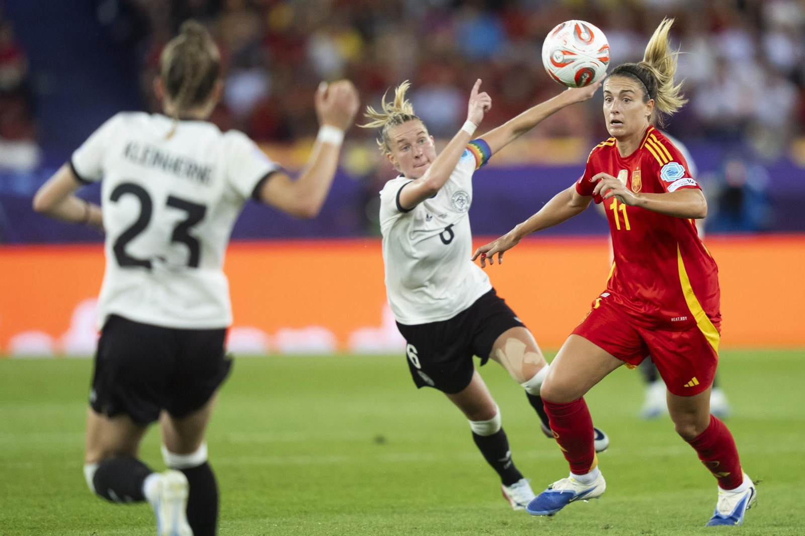 Las mejores imágenes de la semifinal Alemania-España de la Eurocopa femenina