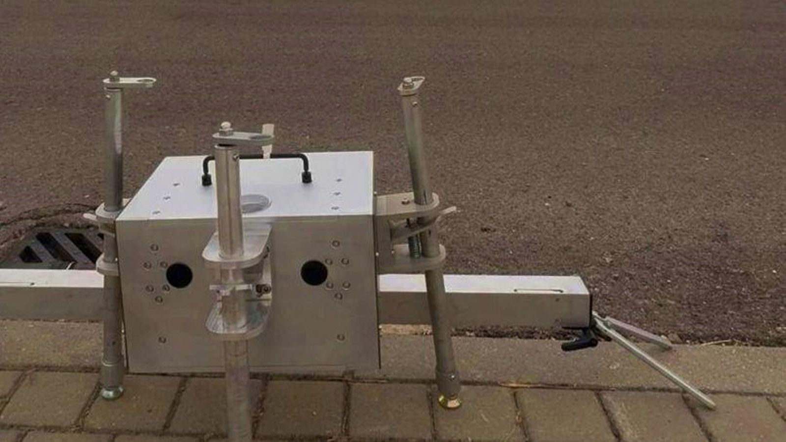 Opus RSE ha desarrollado una solución basada en Inteligencia Artificial que, mediante cámaras, analiza los gases de escape de los vehículos que pasan frente a ellas.