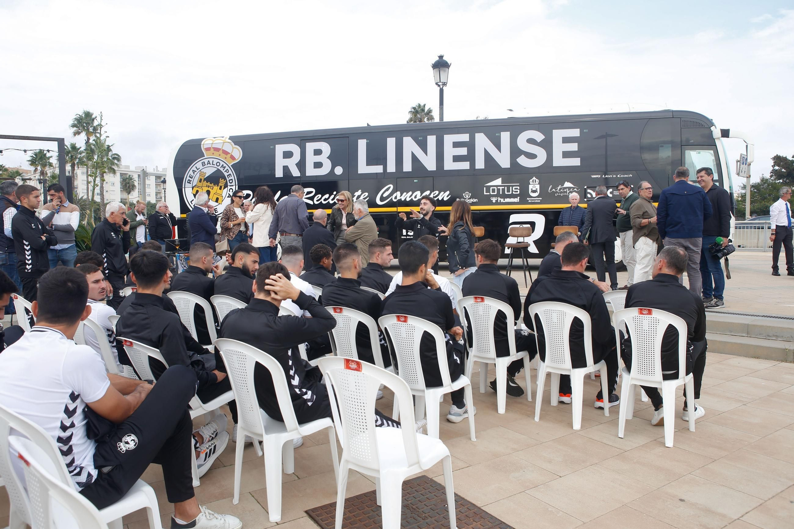 Las fotos de la presentación del nuevo autocar de la Balona