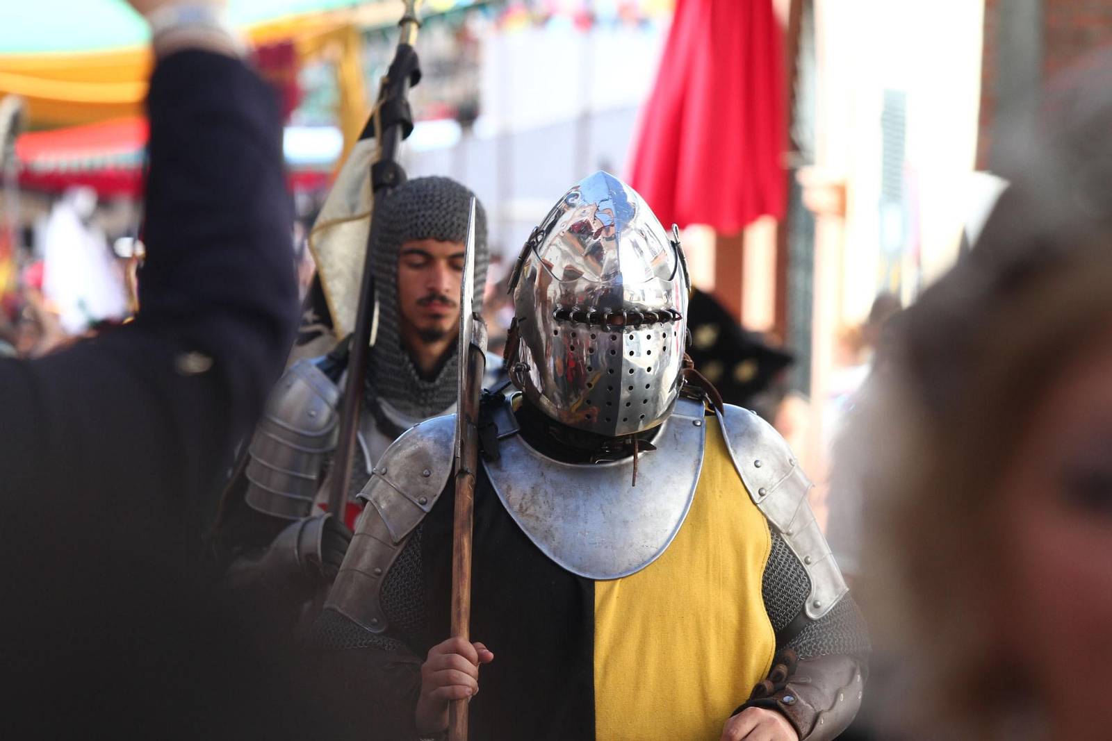 Imágenes del desfile de la XIX Feria Medieval del Descubrimiento, en Palos de la Frontera