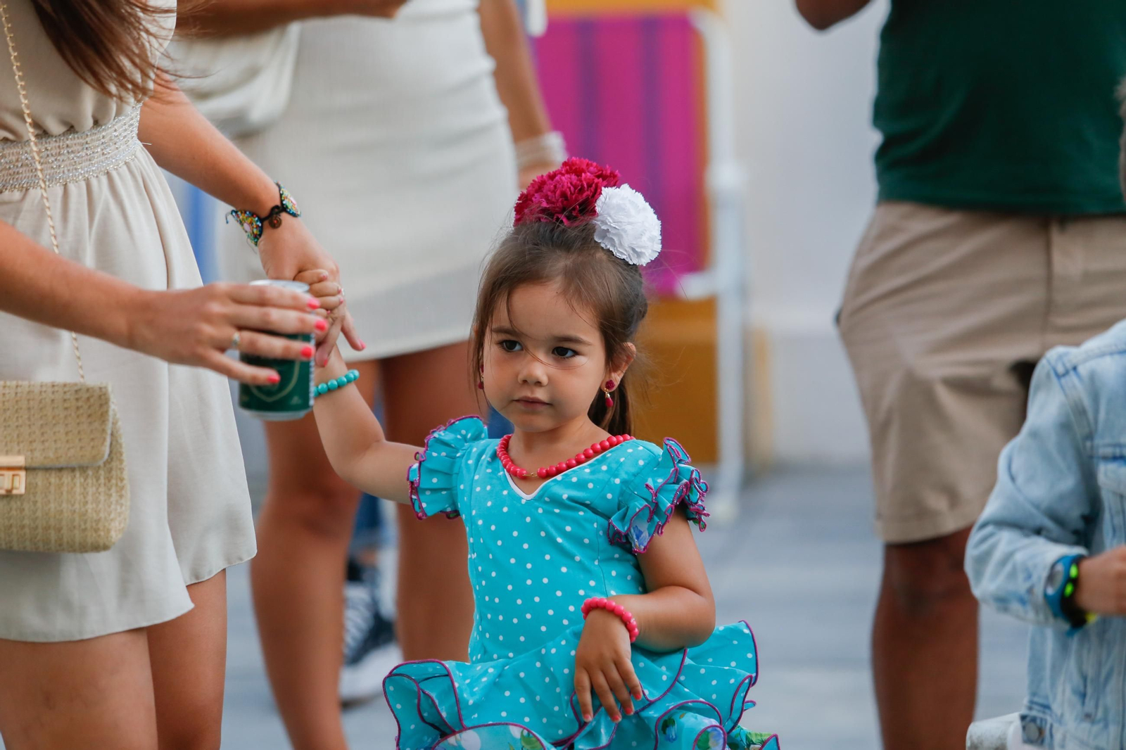 Búscate en las fotos de la cabalgata de la Feria de La Línea