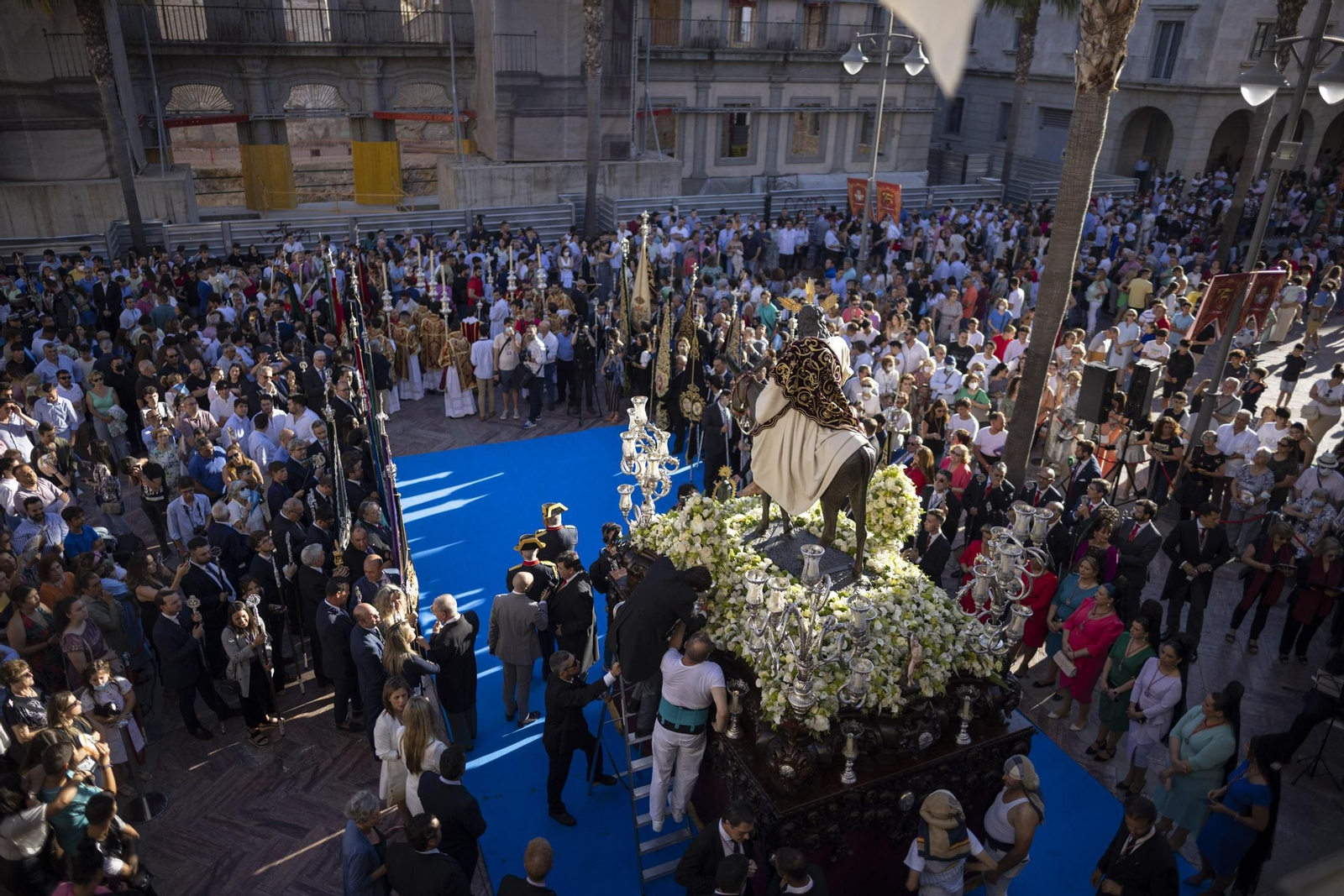 Imágenes de la salida extraordinaria de La Borriquita por las calles de Huelva