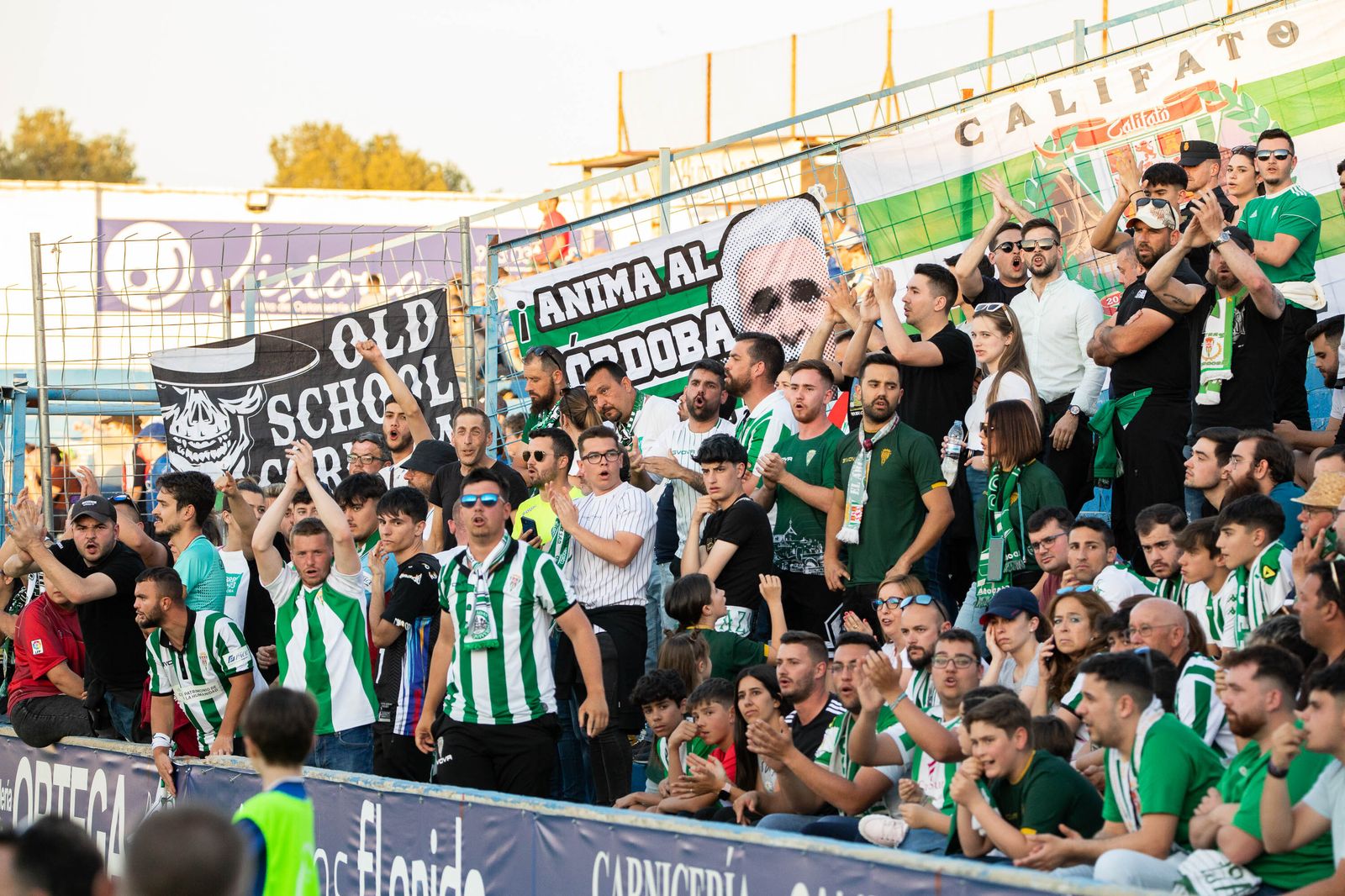 Las imágenes de la afición del Córdoba CF en Linares