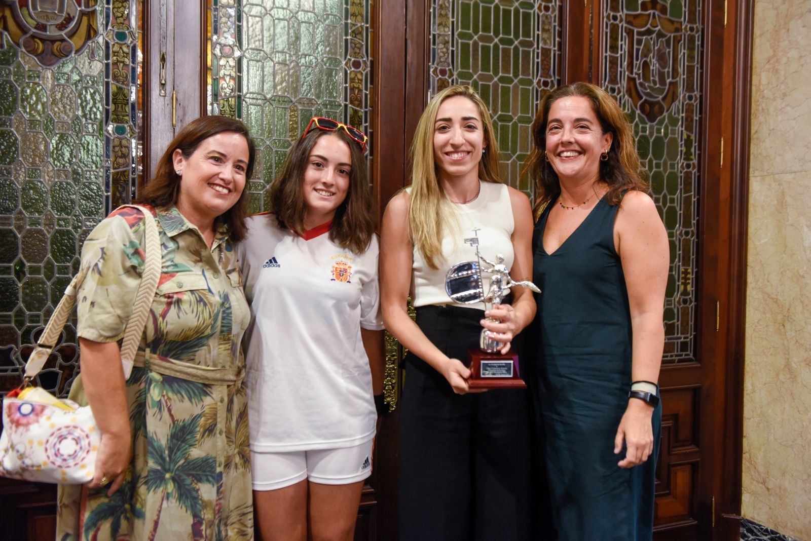 El alcalde recibe a Olga Carmona