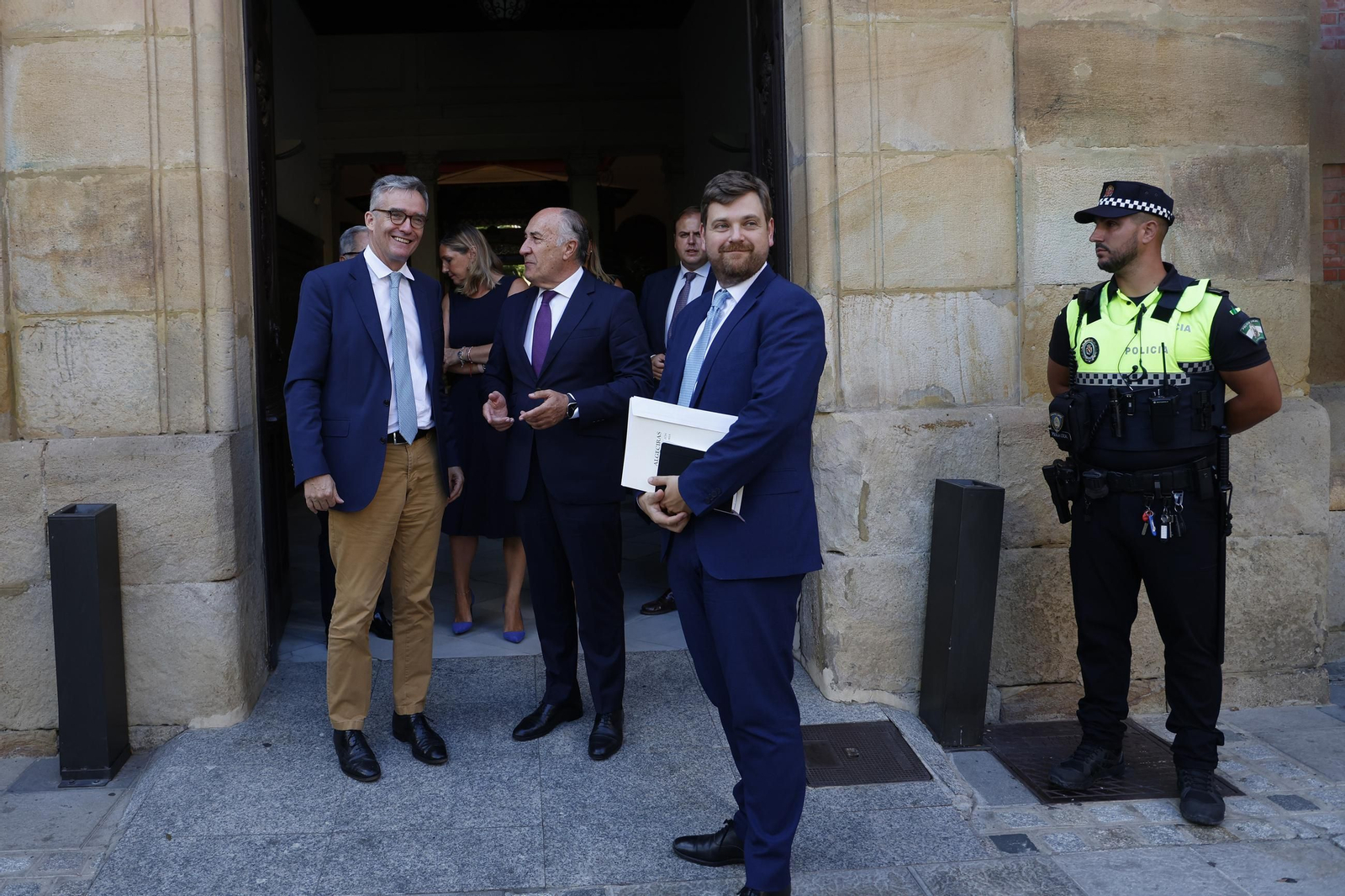 Las fotografías de la visita del embajador británico en España, sir Alex Ellis, al Ayuntamiento de Algeciras