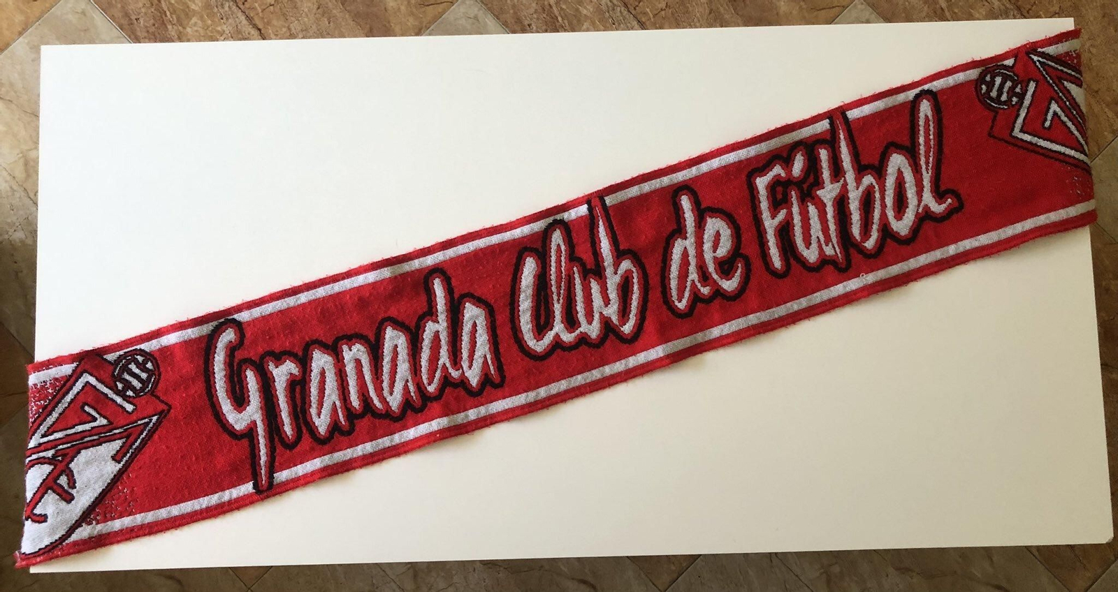 La histórica bufanda del Granada CF que busca a su dueño