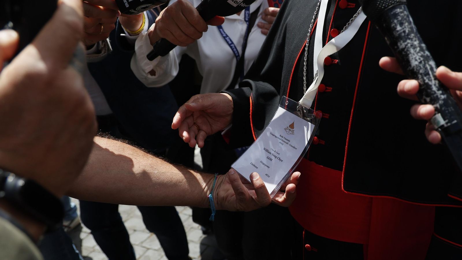 Las imágenes de las vísperas del cónclave en la Plaza de San Pedro del Vaticano