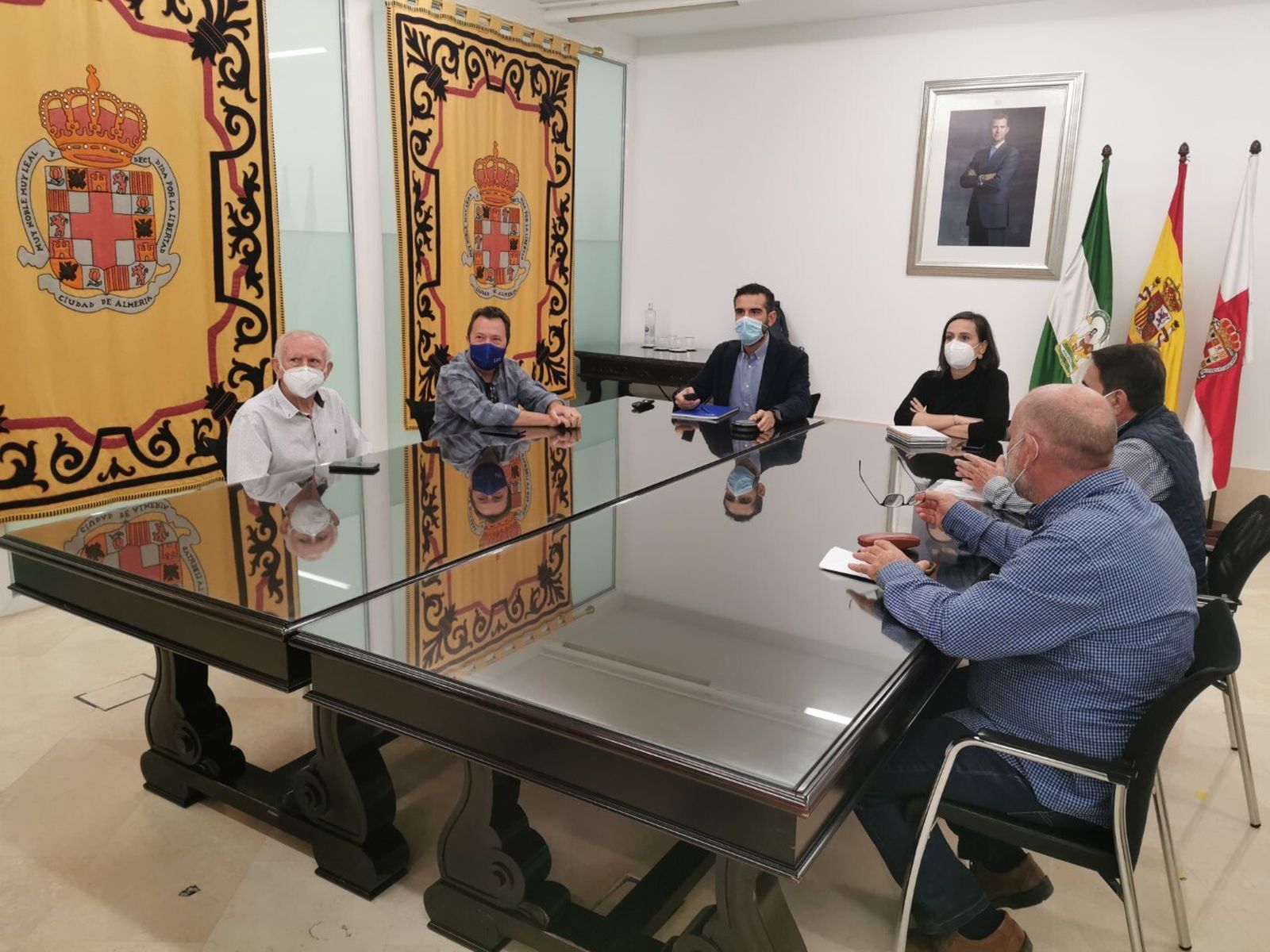 Reunión de la Mesa del Agua con el alcalde Ramón Fernández-Pacheco y la concejala Margarita Cobos