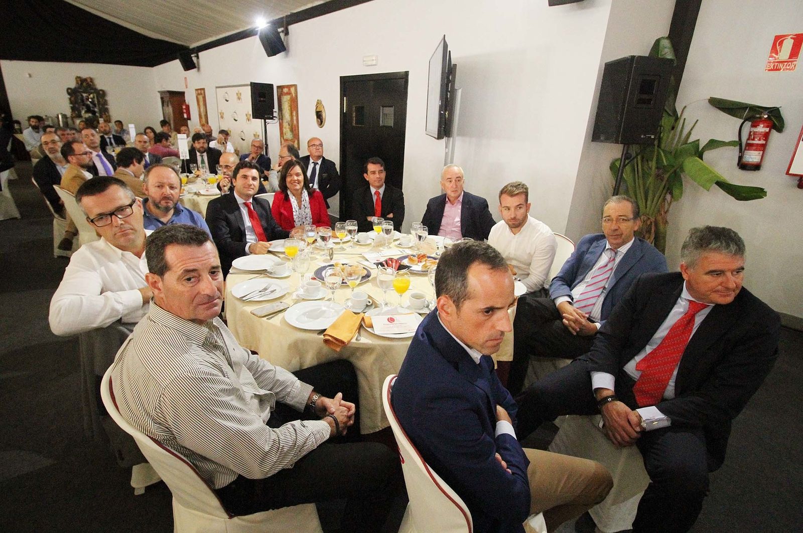 Imágenes del Desayuno Informativo del Grupo Joly con Javier Targhetta