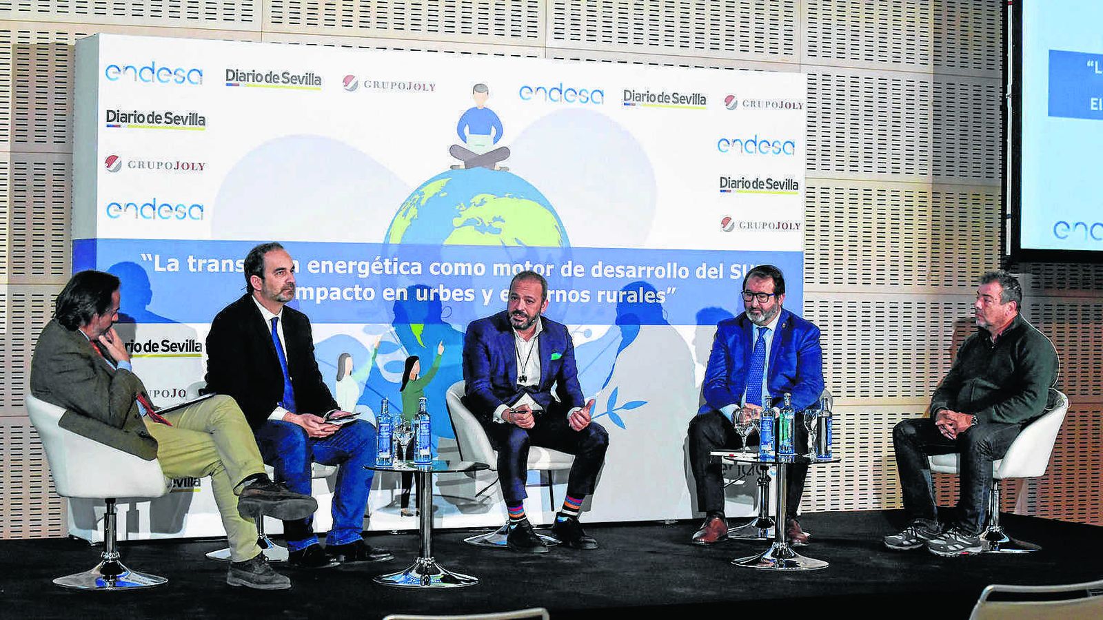 El moderador junto José Luis Amérigo, Óscar Mendoza, Juan Ávila y Miguel Ferrer, en el segundo coloquio.