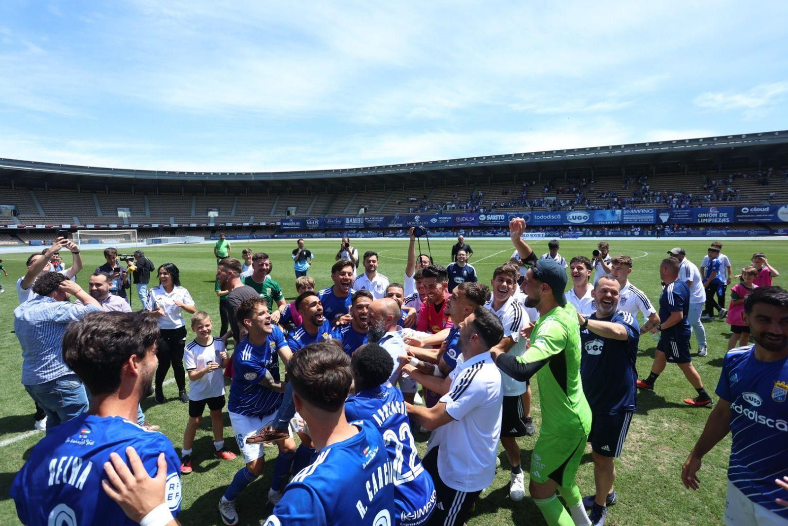 Imágenes de la celebración del Xerez CD del ascenso virtual a Segunda RFEF Imágenes de la celebración del Xerez CD del ascenso virtual a Segunda RFEF