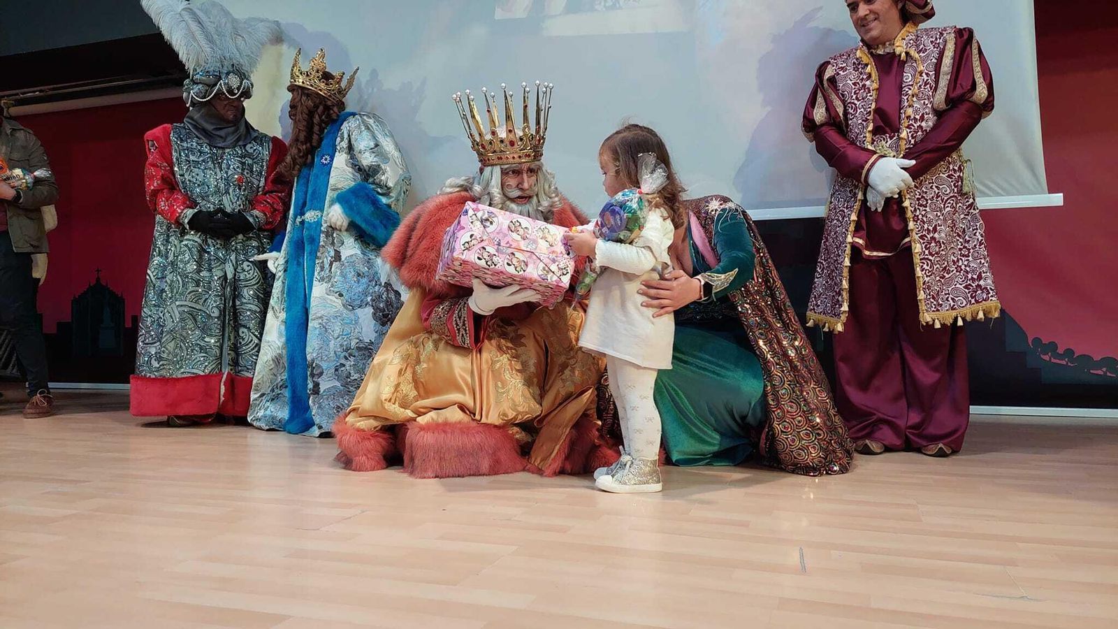 Sorteo de las cartas de la Ilusión en el Centro de Iniciativas Juveniles Box.