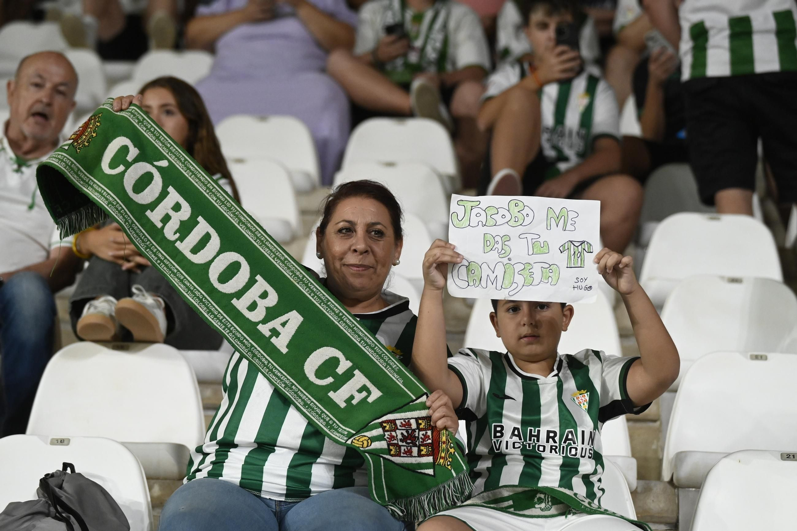 Las mejores fotos del ambiente en El Arcángel para el Córdoba CF - Racing de Santander