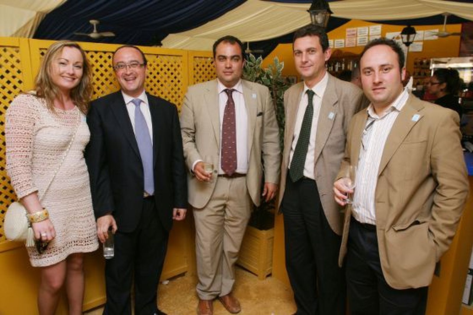 Olga de la Pascua, gerente del Centro Andaluz de Flamenco; Juan Pedro Crisol, edil de Urbanismo; David Fernández, director de Diario de Jerez; y Miguel Berraquero y Francisco Sánchez Múgica, gerente y jefe de área de local de este Diario, respectivamente.

Foto: Vanesa Lobo
