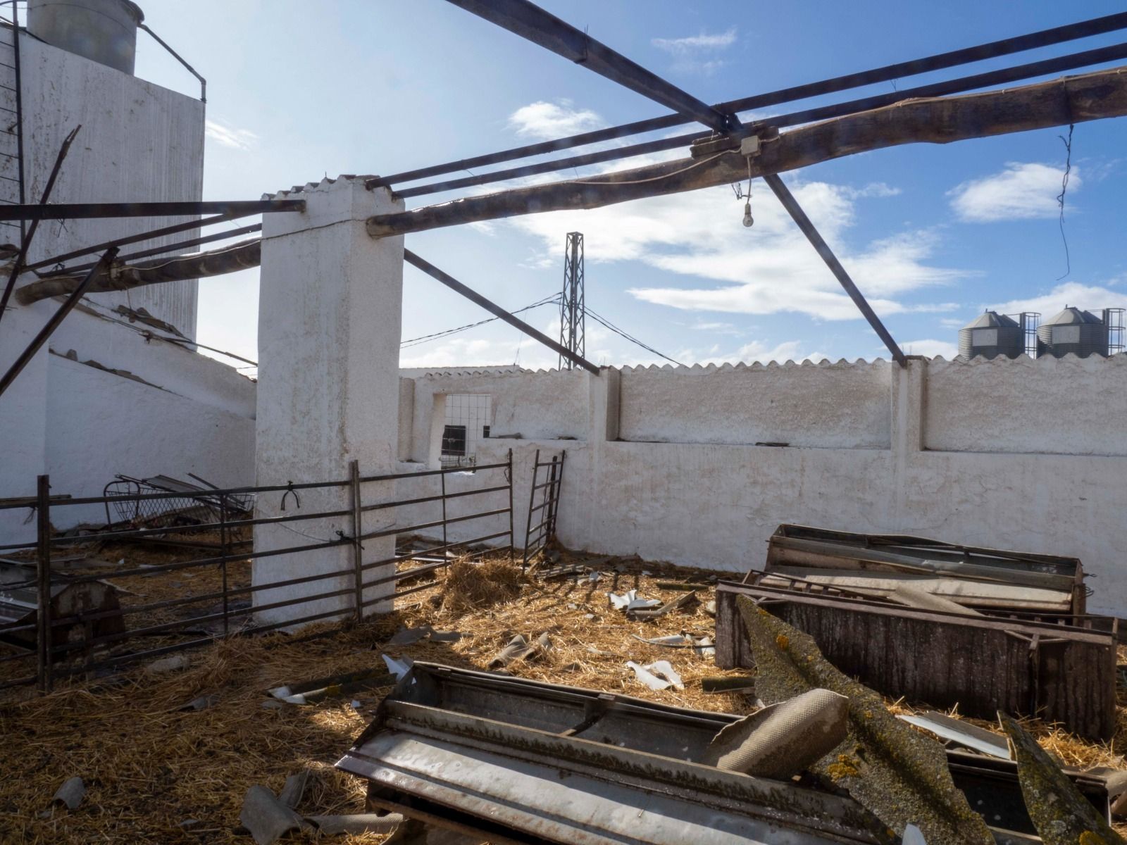 Imágenes de los destrozos provocados por un tornado en Villanueva de los Castillejos