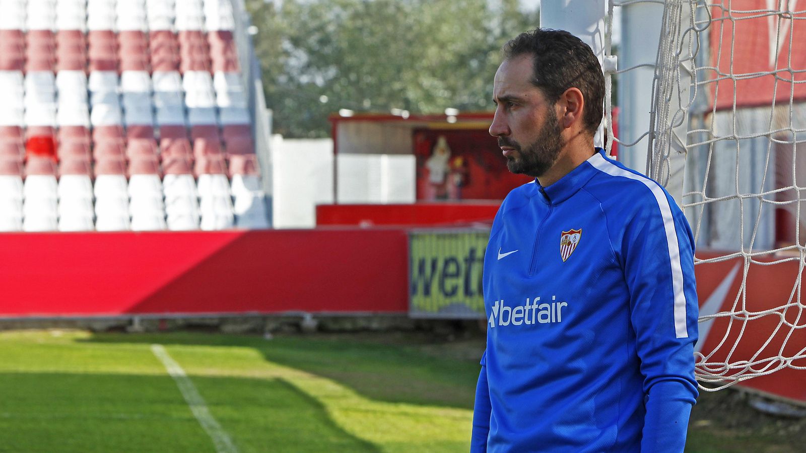 Machín posa en la ciudad deportiva