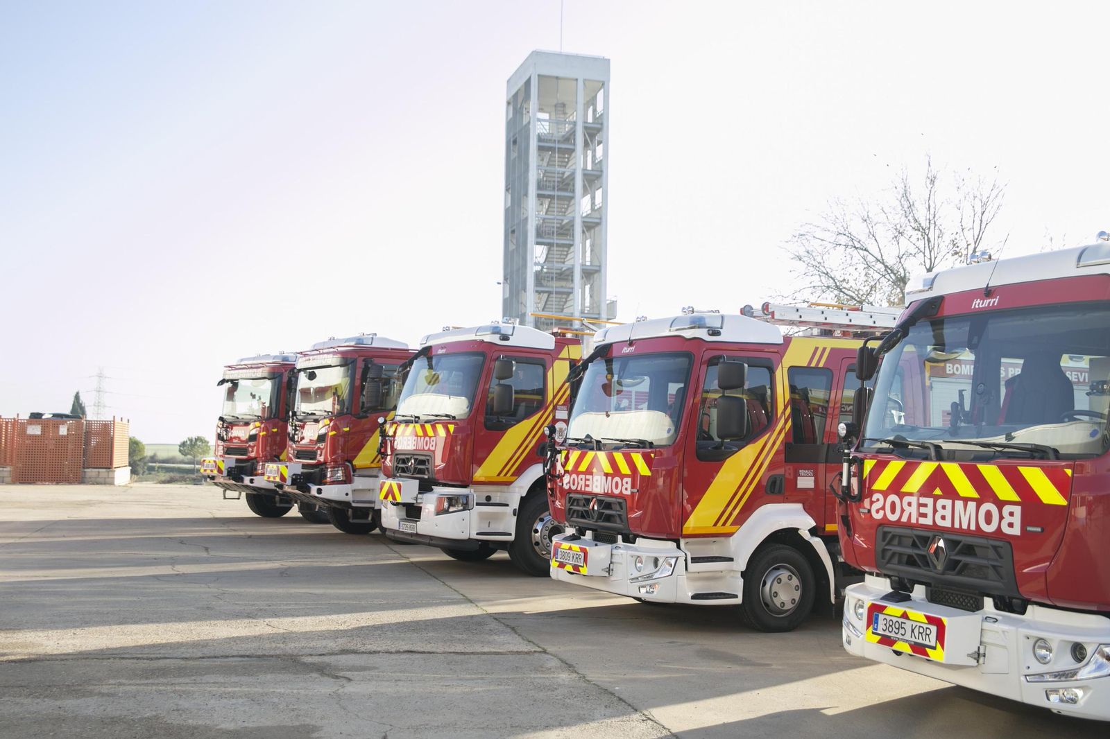 Varios vehículos de bomberos en una imagen de archivo.