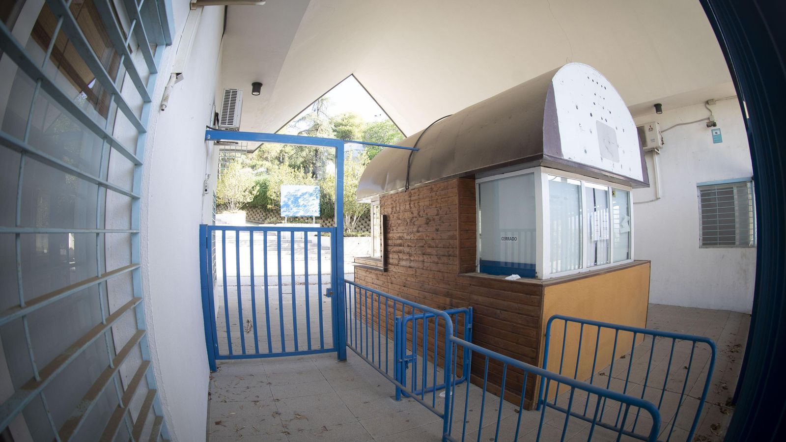 Vista desde el exterior de las taquillas de Aquaola