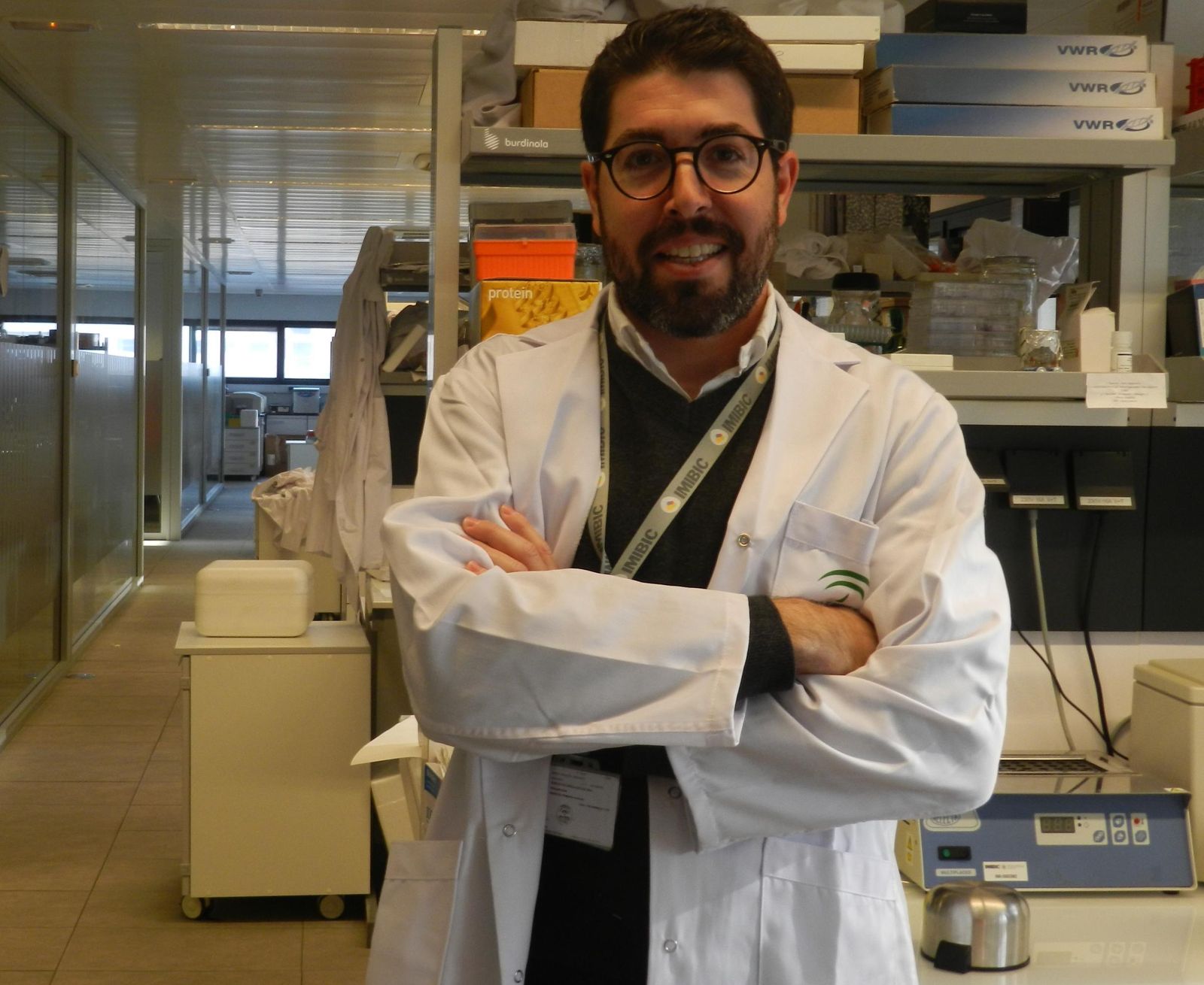 El oftalmólogo Miguel González recibe el apoyo de Fundación Caja Rural.