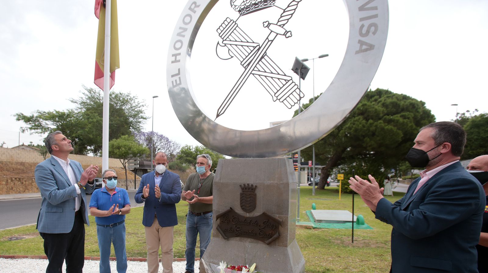 Ortega Smith asiste al homenaje de Vox al guardia civil Agustín Cárdenas en Jerez