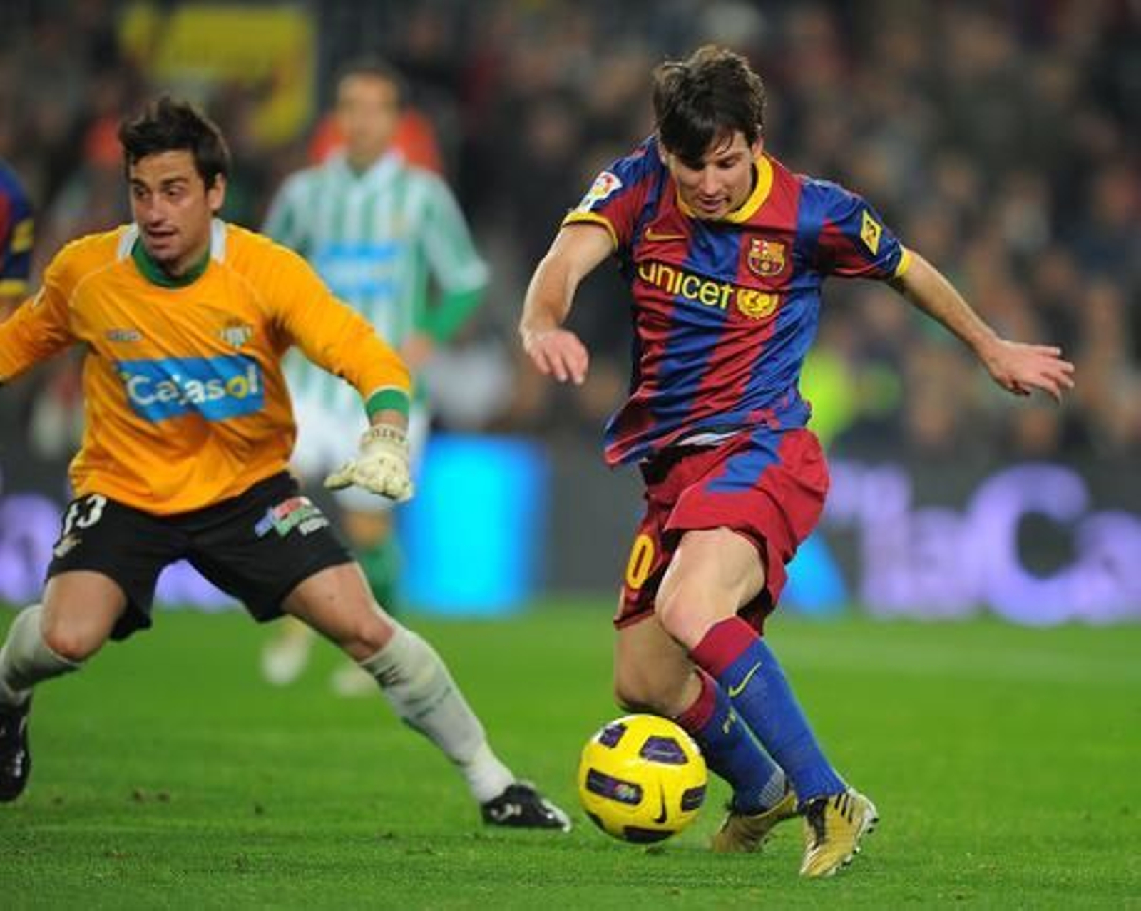 El Betis sale goleado del Camp Nou tras aguantarle el tipo al Barcelona durante más de medio tiempo. / AFP