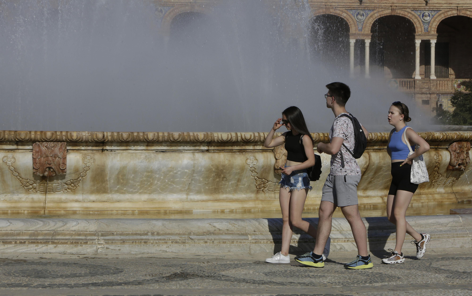 Jóvenes en Sevilla.
