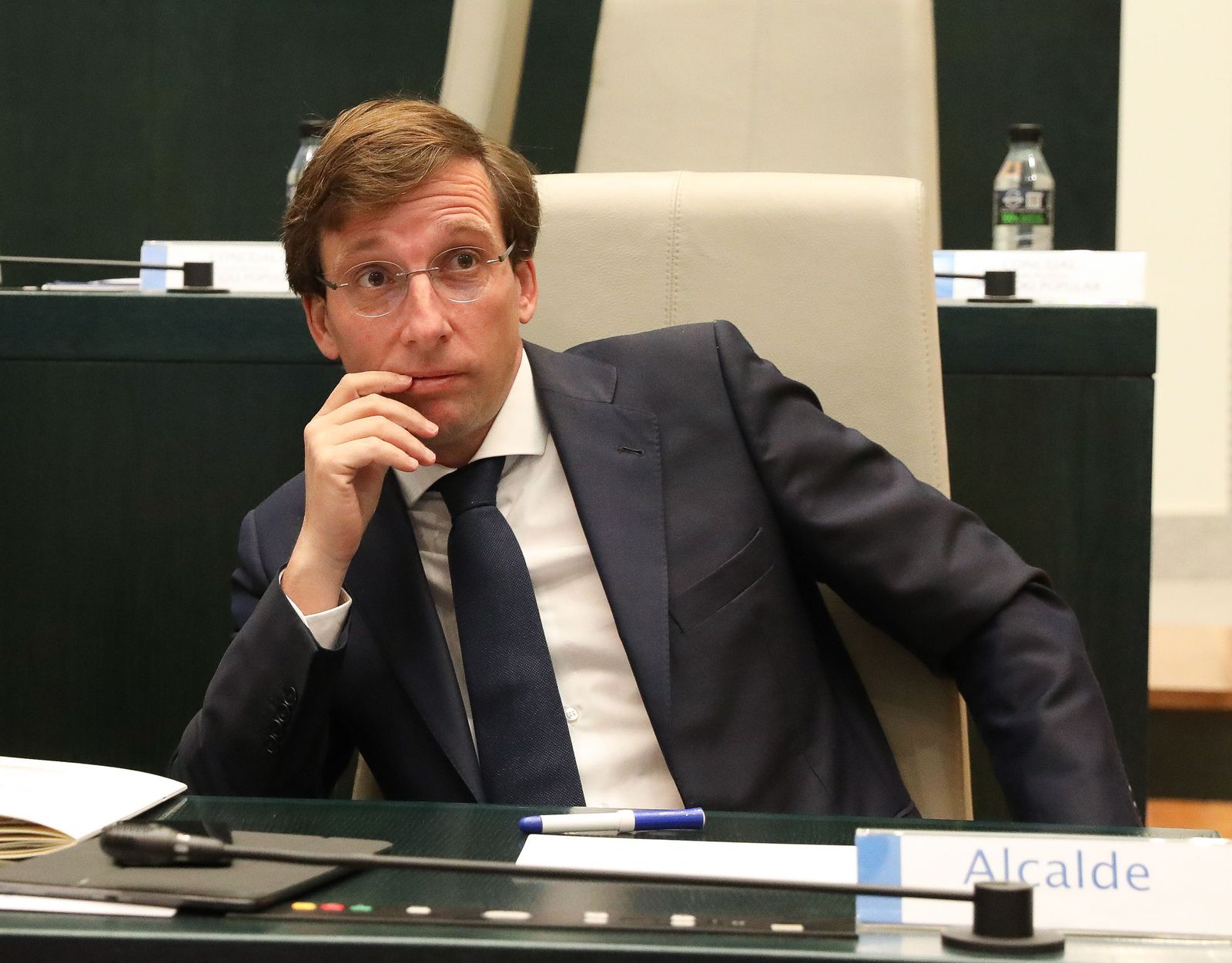 El alcalde de Madrid, José Luis Martínez-Almeida, en un Pleno extraordinario.