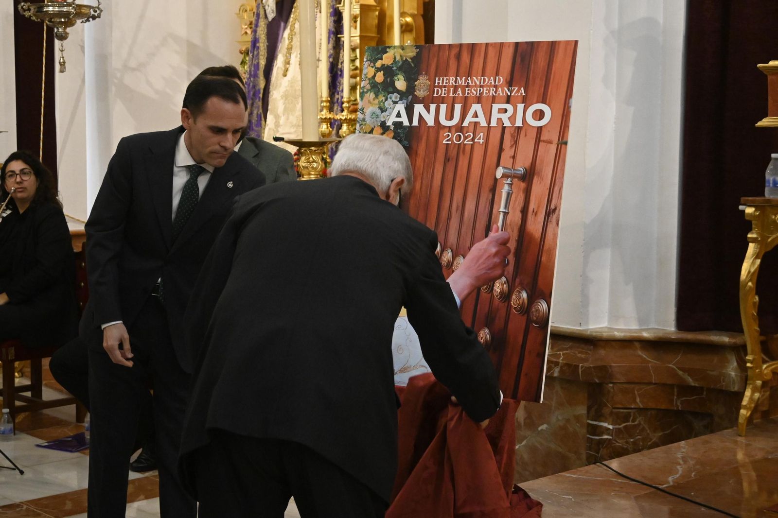Presentación del cartel de 25 aniversario de la coronación de la Esperanza de Huelva