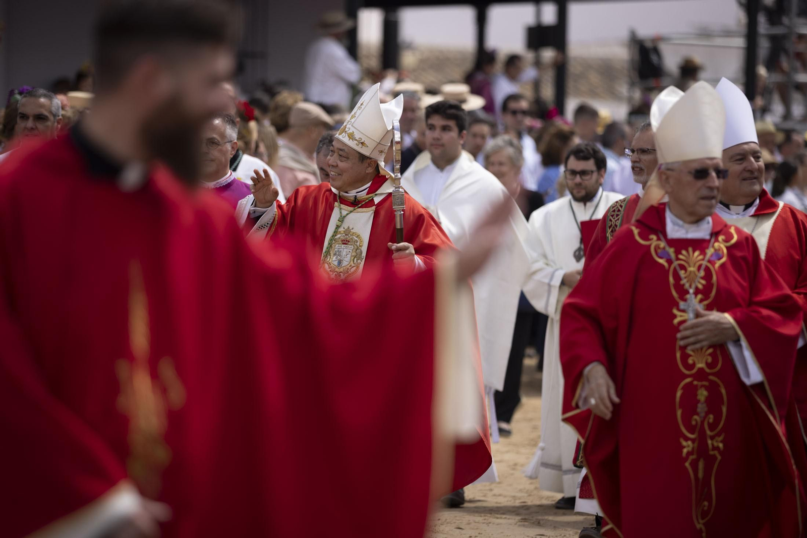 El Rocio 2023: Imágenes de la misa Pontifical del Domingo de Pentecostés