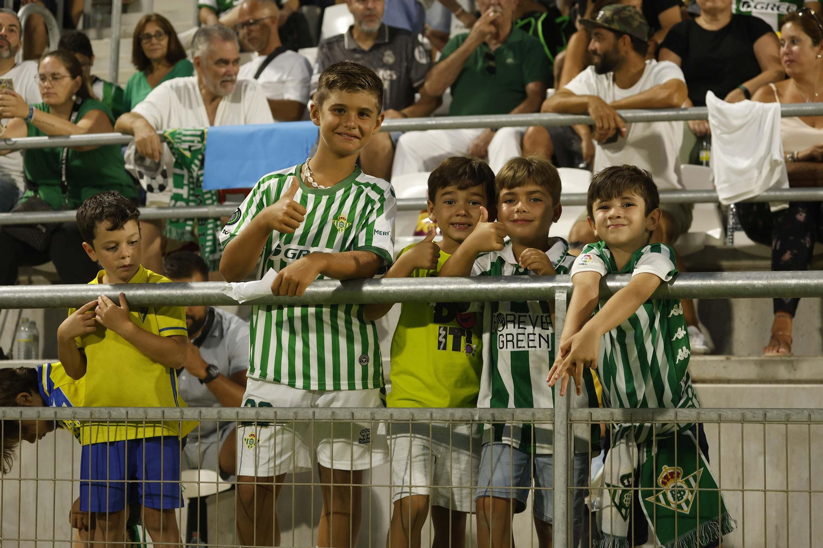 Las fotos del Betis-Como disputado en el Ciudad de La Línea (2-3)