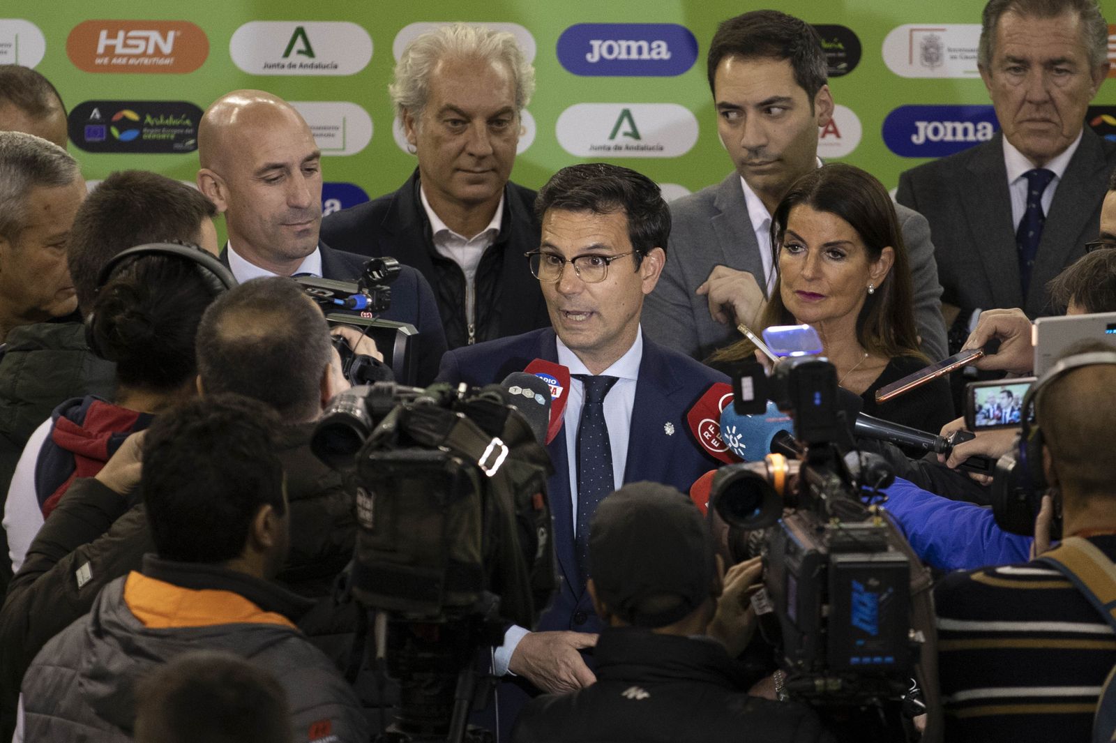 Francisco Cuenca atendiendo este miércoles a los medios