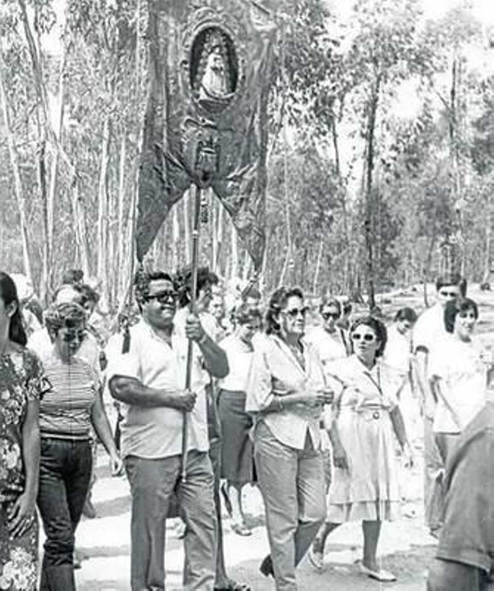 Las carretas de Emigrantes y Huelva juntas a las puertas del Ayuntamiento, por la celebración del 92.