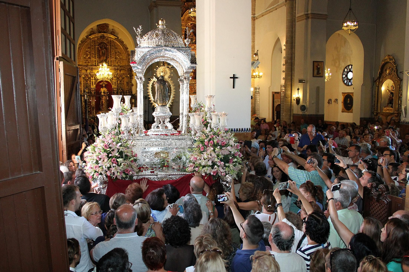 Las imágenes de la última visita de la Virgen de la Cinta a San Pedro hace diez años