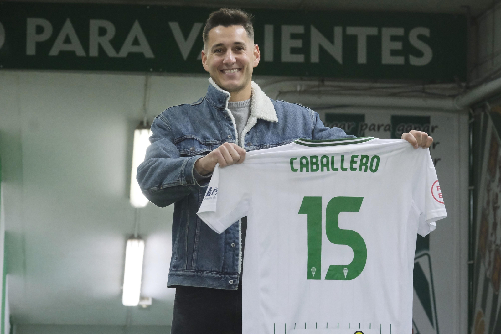 La presentación de Antonio Caballero como jugador del Córdoba CF, en imágenes