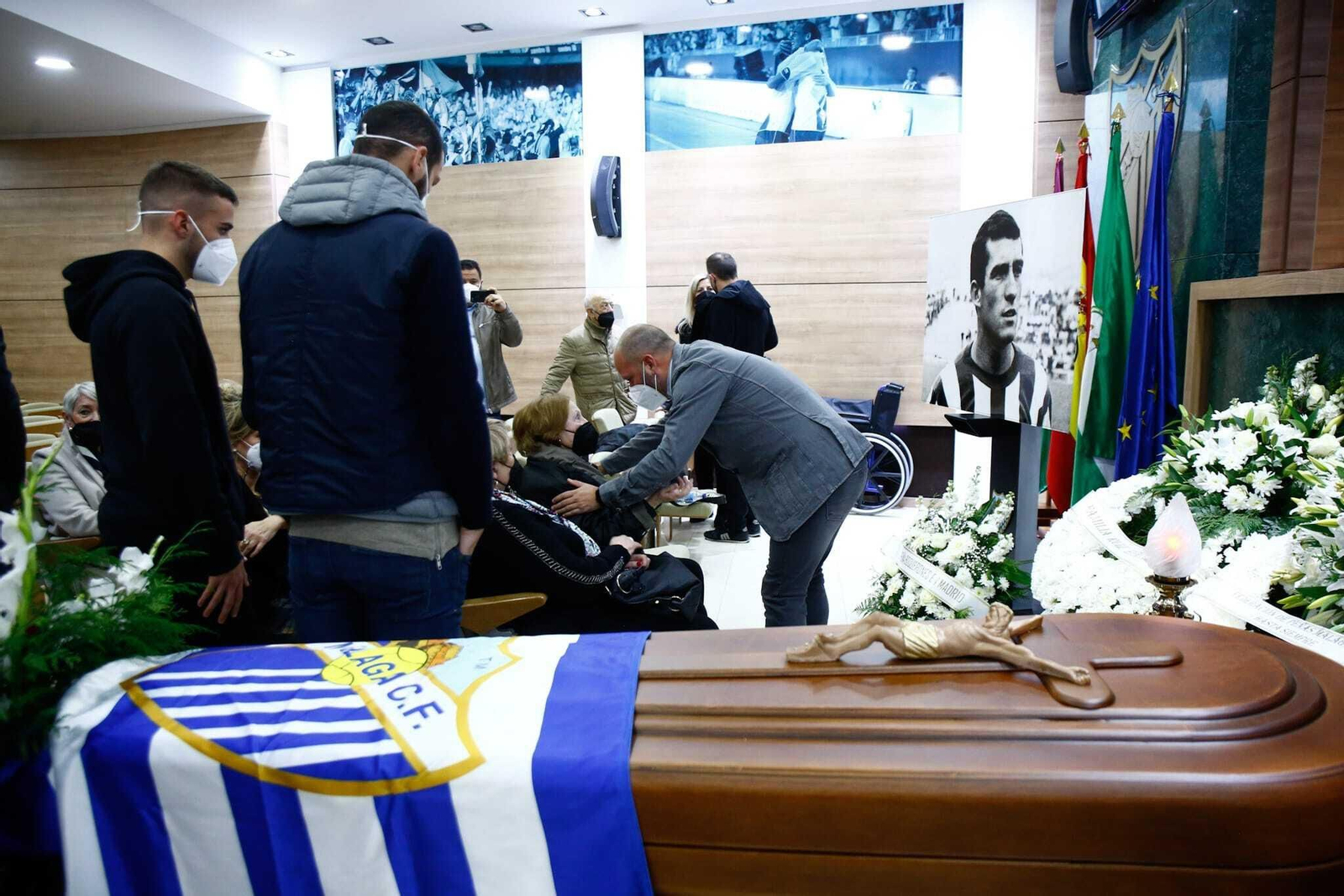 El malaguismo despide en La Rosaleda a Antonio Benítez