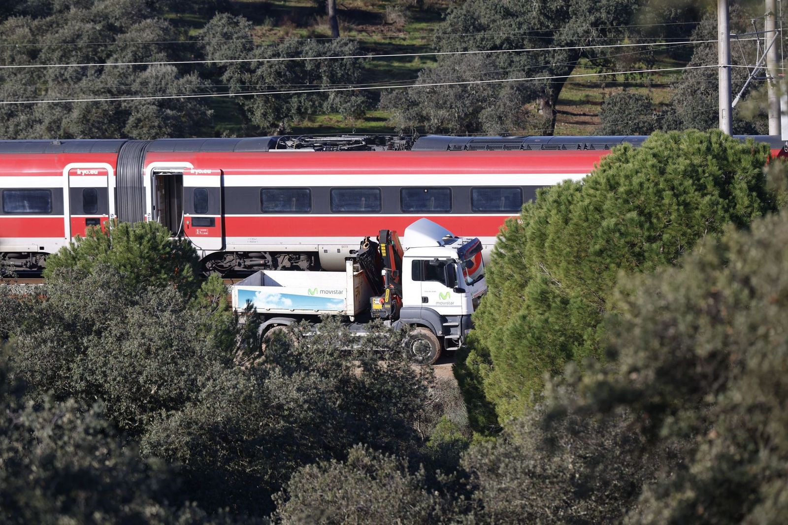 Los vagones delanteros del tren Iryo accidentado en Adamuz.