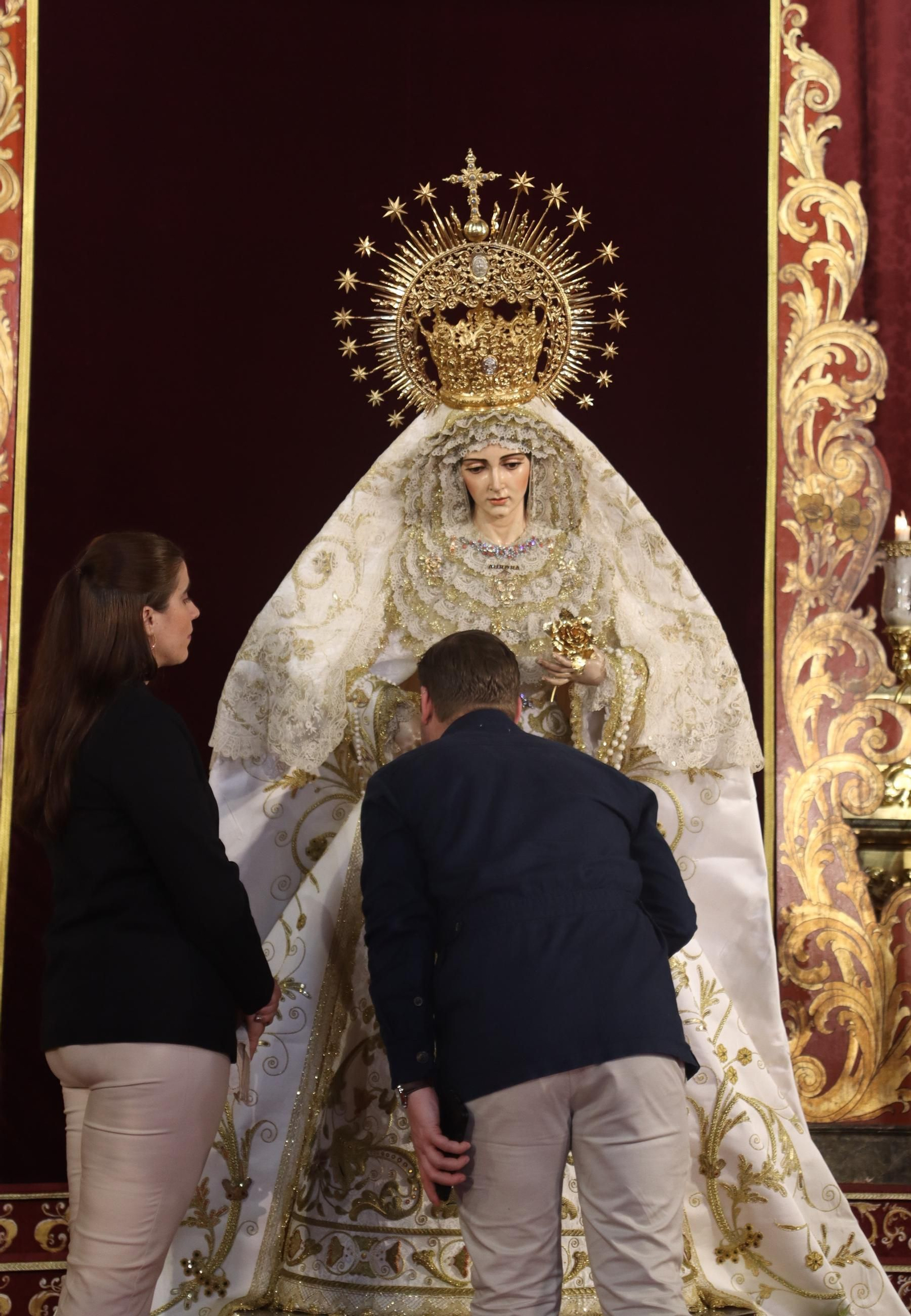 Sevilla acaricia la Semana Santa en un Domingo de Pasión lleno de cultos