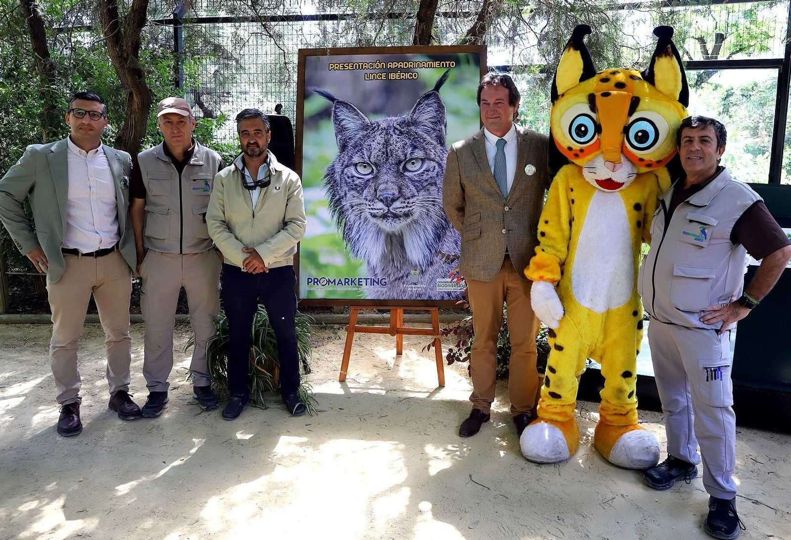 Acto de apadrinamiento de la empresa Promarketing a los linces ibéricos del Zoo de Jerez.