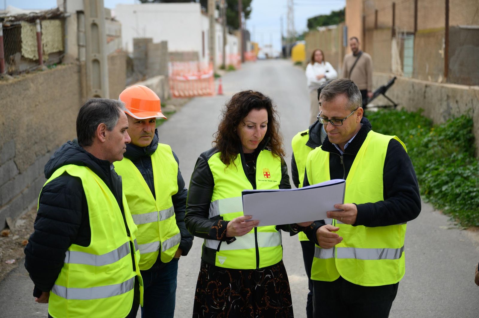 La alcaldesa y los concejales de Agricultura y Sostenibilidad, en Paraje Guillén