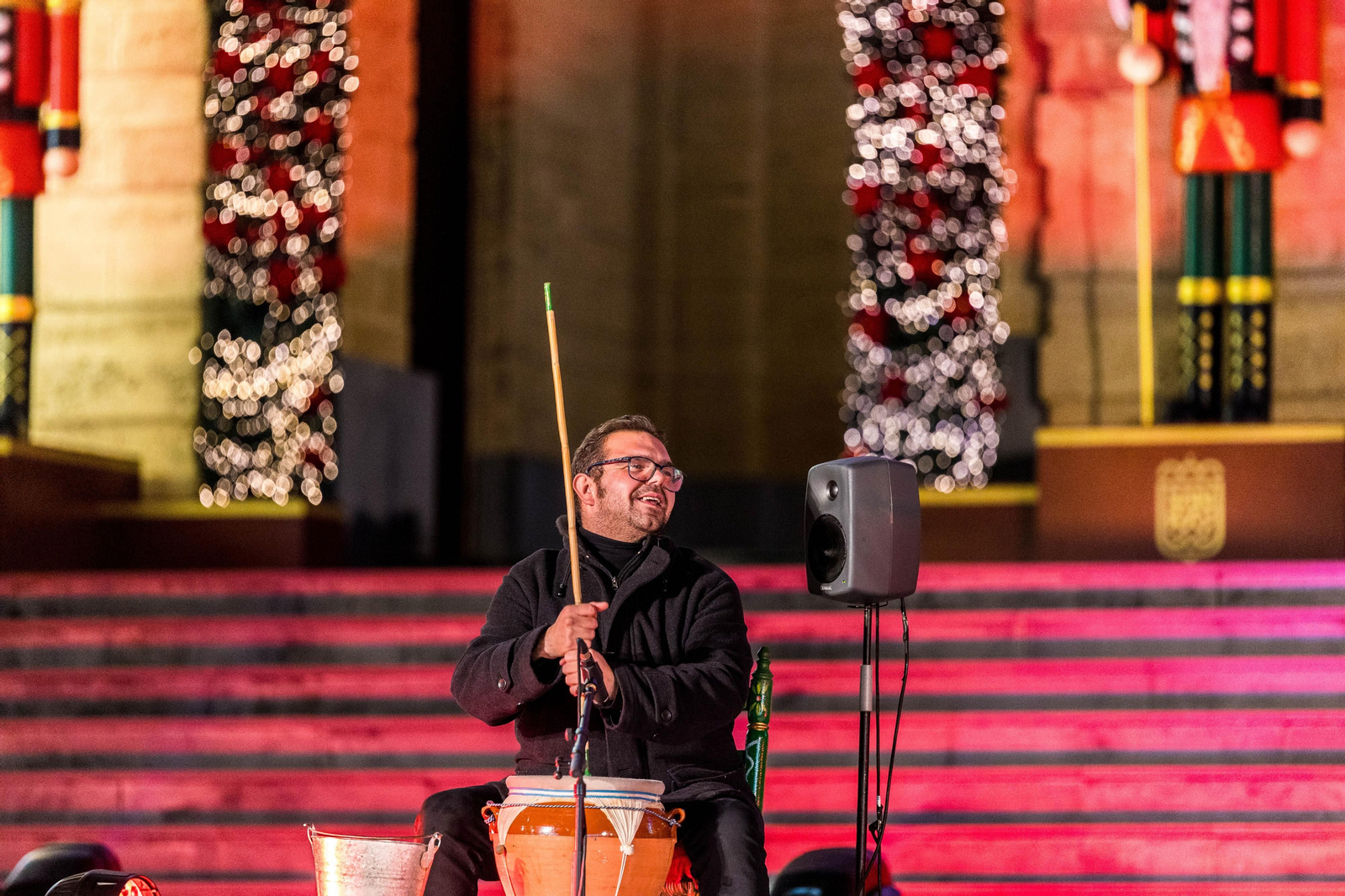 Doble sesión de zambombas navideñas en la plaza del Rey de San Fernando