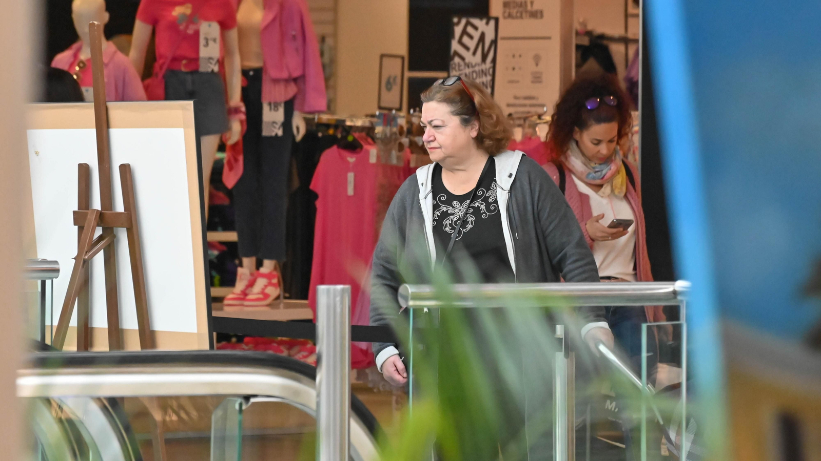 Las fotos de la Exposición 'Realismo: entre el retrato y el bodegón' de José Luis Guio